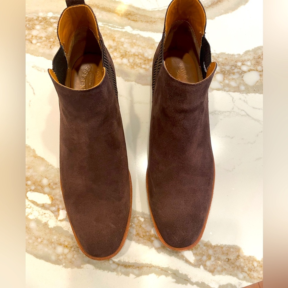 Nordstrom! Perfect for Fall! Dark brown Kork-Ease suede sz 9.5 Chelsea boot. EUC